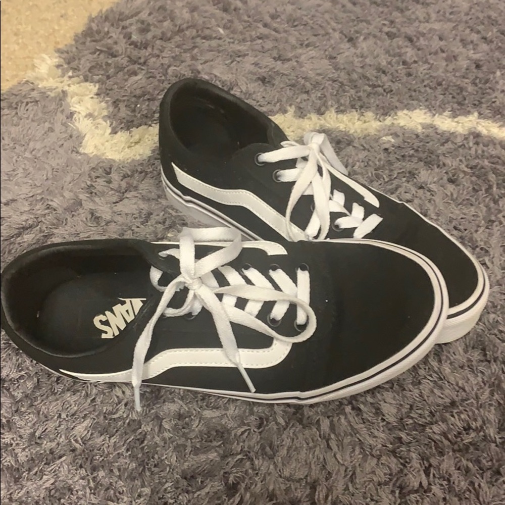Tie vans